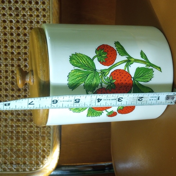 Vintage Ceramic Strawberry Cookie Jar/ Canister w/ Wood Lid. Cream Red Green - Picture 6 of 7